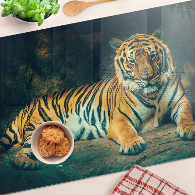 Doska na krájanie Tiger ležiaci na skalách