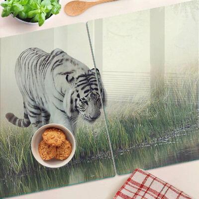 Sklenená doska na krájanie Tiger v tráve