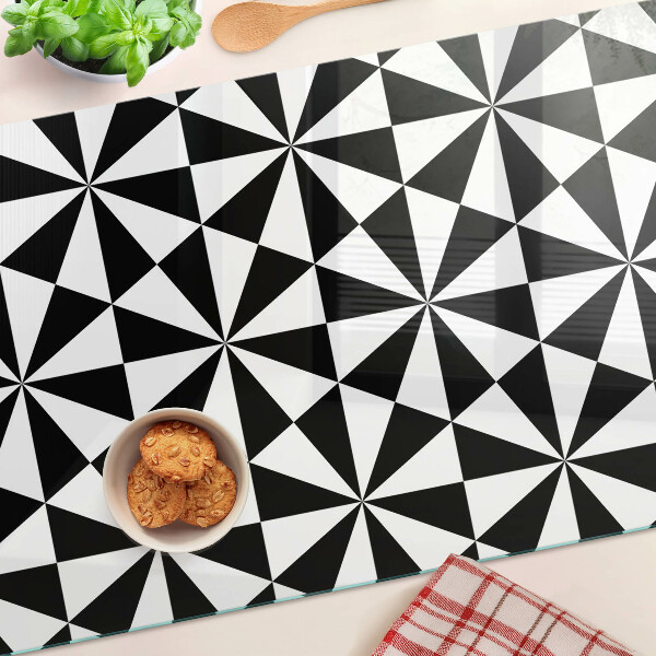 Sklenená doska na krájanie Geometrické trojuholníky v čiernej a bielej farbe