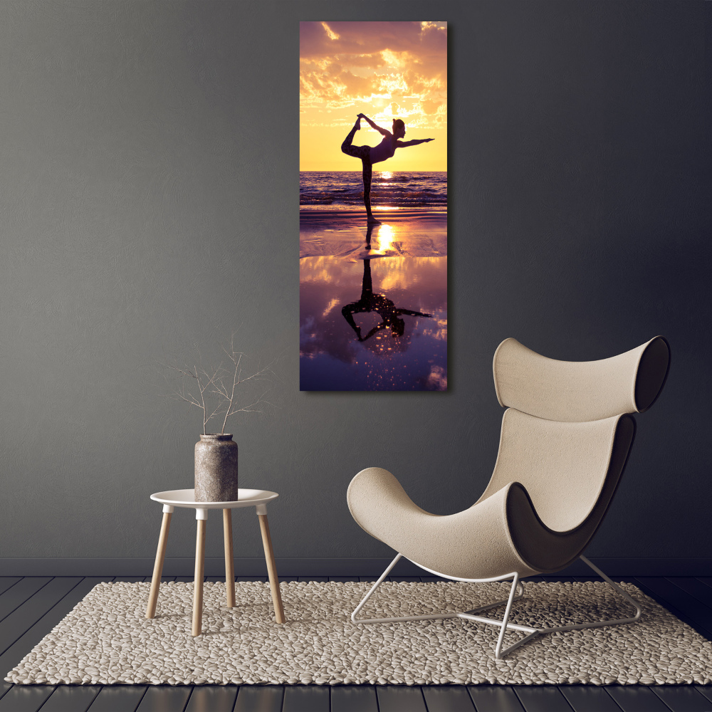 Vertikálny foto obraz akrylový do obývačky Joga na pláži