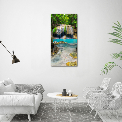 Vertikálny foto obraz na plátne Vodopád v džungli