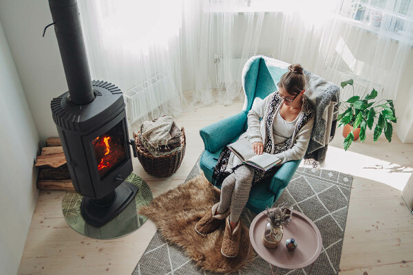 Okrúhla sklenená podložka pod krb Tropické listy na pozadí