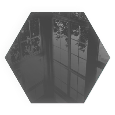 Šesťhranná sklenená podložka pod krb Farba: Šedohnedá