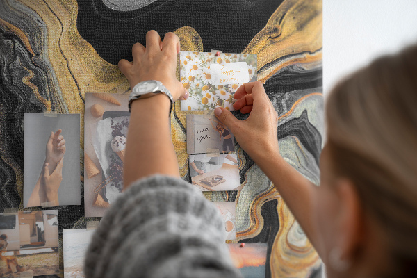 Korková nástenka Zlaté a čierne abstraktné mramorové vlny