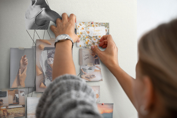Korková nástenka Tanec v sieti neviditeľných nití