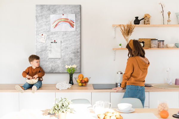 Korková nástenka Minimalistická sivá s textúrou betónu