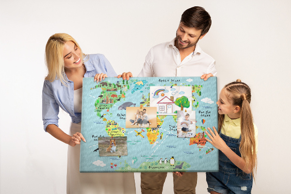 Korková nástenka na stenu Farebná mapa sveta so zvieratami a kontinentmi