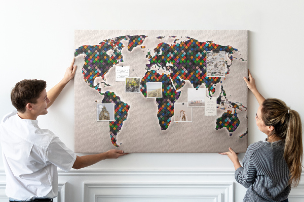 Nástenka Farebná mapa sveta so štvorcami