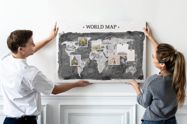 Korková nástenka na stenu Mapa sveta v odtieňoch sivej
