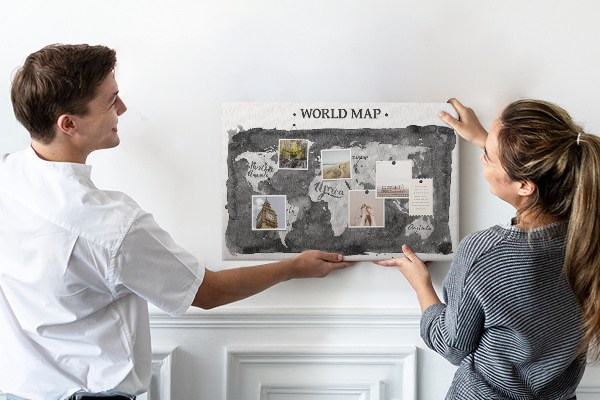 Korková nástenka na stenu Mapa sveta v odtieňoch sivej