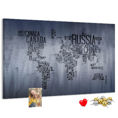 Nástenka Mapa sveta s názvami krajín.