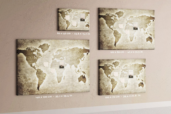 Korková tabuľa Na pozadí je staromódna mapa sveta.