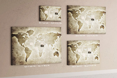 Korková tabuľa Na pozadí je staromódna mapa sveta.