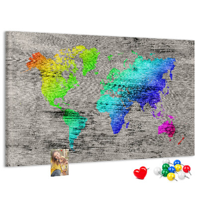Nástenka Farebná mapa sveta na sivom pozadí