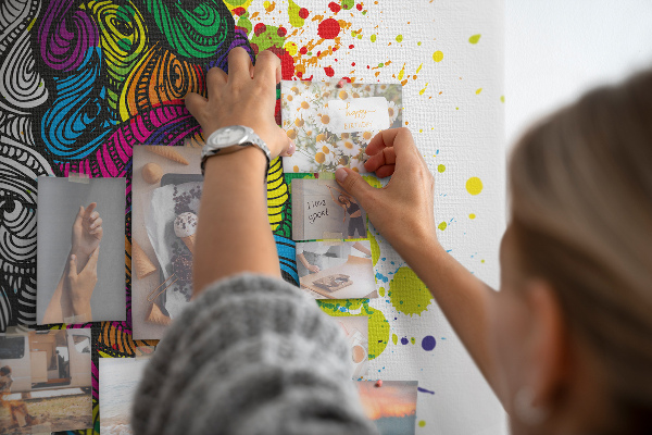 Korková tabuľa Mozog a kreativita v farebnej harmónii