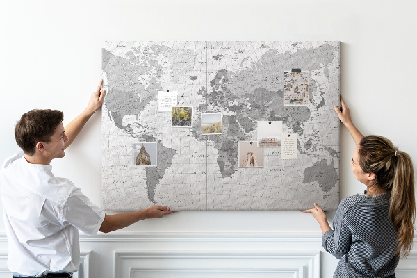 Korková tabuľa Podrobná mapa sveta v odtieňoch sivej