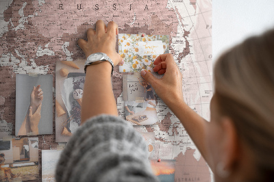 Korková nástenka na stenu Mapa sveta v odtieňoch ružovej.