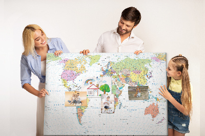 Nástenka Mapa sveta s farebnými kontinentmi