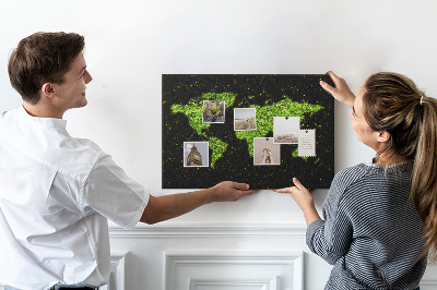 Korková tabuľa Zelená mapa sveta na čiernom pozadí