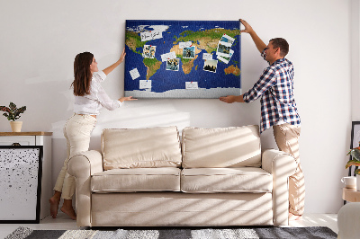 Korková nástenka na stenu Mapa sveta s farebnými špendlíkmi.