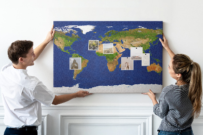 Korková nástenka na stenu Mapa sveta s farebnými špendlíkmi.