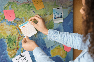 Korková nástenka na stenu Mapa sveta v pastelových farbách.