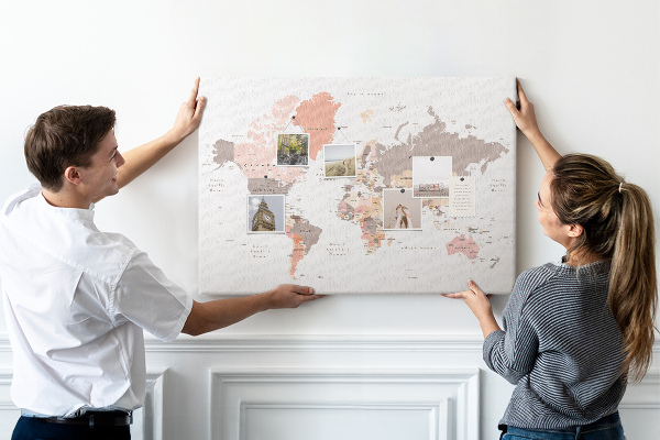 Nástenka Mapa sveta v tlmených farbách