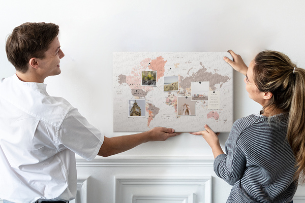 Nástenka Mapa sveta v tlmených farbách