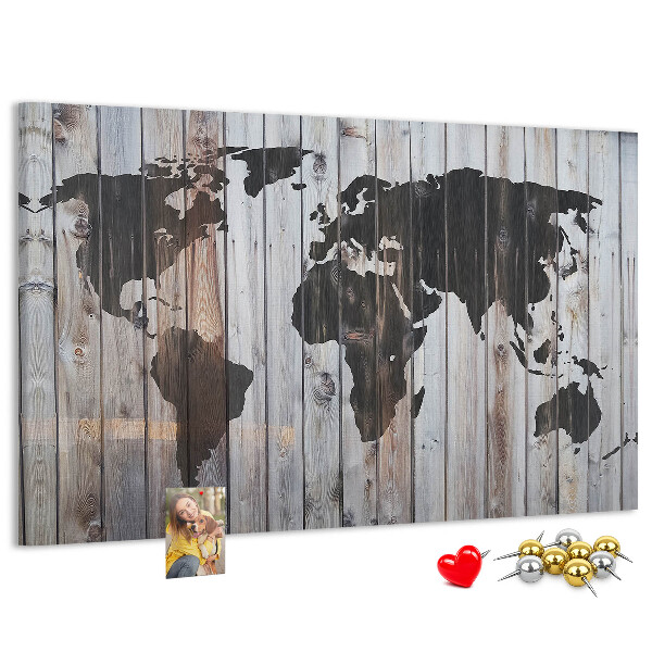 Nástenka Mapa sveta na pozadí drevených dosiek