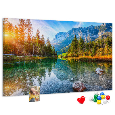 Korková tabuľa Malebná horská krajina s jazerom