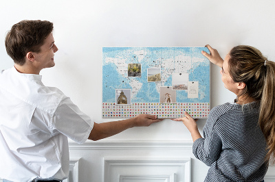 Nástenka Mapa sveta s farebnými špendlíkmi