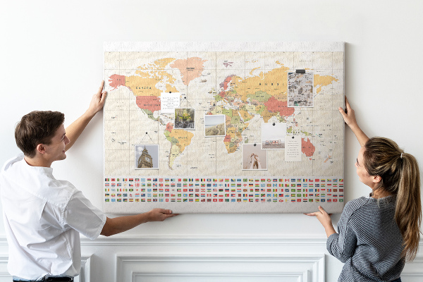 Korková nástenka na stenu Mapa sveta s farebnými vlajkami krajín