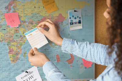 Korková tabuľa Mapa sveta s farebnými vlajkami.