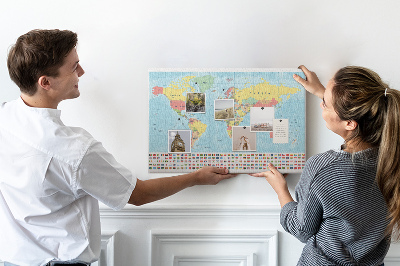 Korková tabuľa Mapa sveta s farebnými vlajkami.