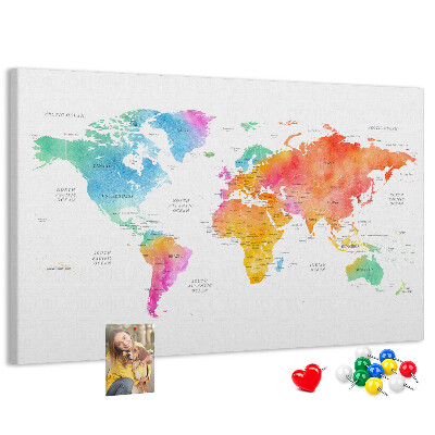 Korková nástenka na stenu Farebná mapa sveta v akvarelových farbách.