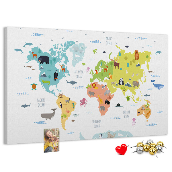 Nástenka Mapa sveta s ilustráciami zvierat.