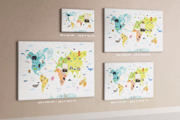 Nástenka Mapa sveta s ilustráciami zvierat.