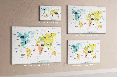 Nástenka Mapa sveta s ilustráciami zvierat.