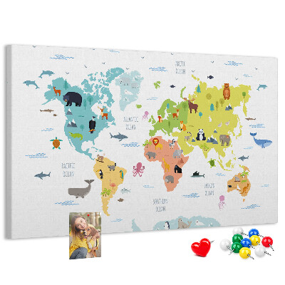 Nástenka Mapa sveta s ilustráciami zvierat.