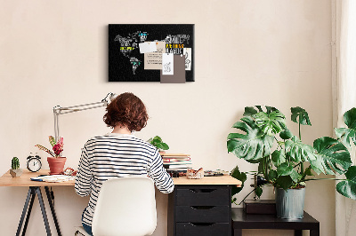 Korková nástenka na stenu Mapa sveta s motivačnými sloganmi.