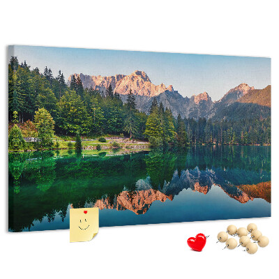 Nástenka Horská krajina sa odráža v jazere