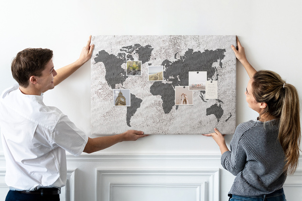 Korková nástenka na stenu Štýlová mapa sveta v odtieňoch sivej