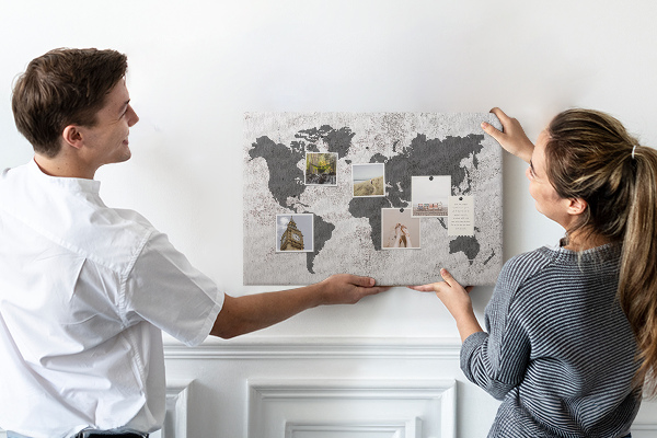 Korková nástenka na stenu Štýlová mapa sveta v odtieňoch sivej