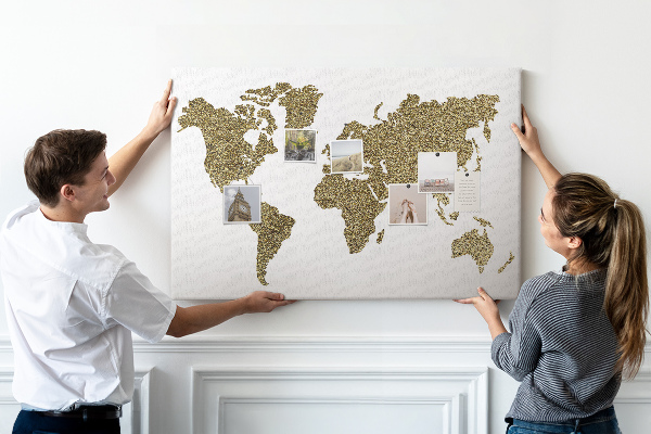 Korková nástenka na stenu Zlatá mapa sveta na bielom pozadí