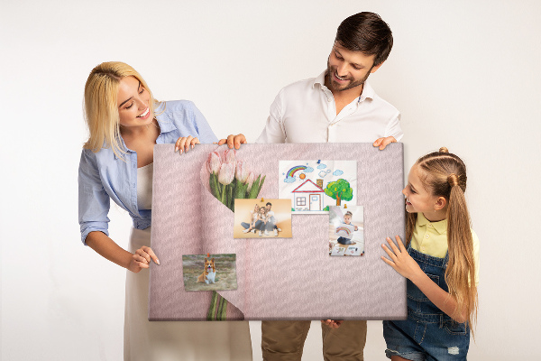 Korková tabuľa Jemné tulipány na ružovom pozadí