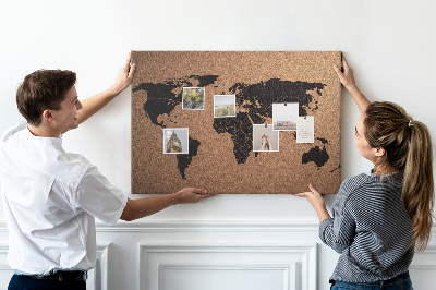 Nástenka Mapa sveta na korkovej tabuli.