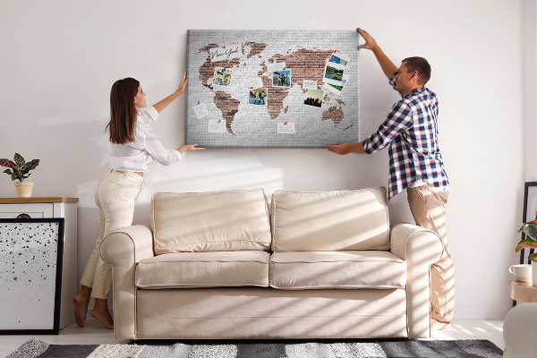 Korková nástenka na stenu Mapa sveta na pozadí tehlovej steny