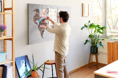 Korková nástenka na stenu Mapa sveta na pozadí tehlovej steny