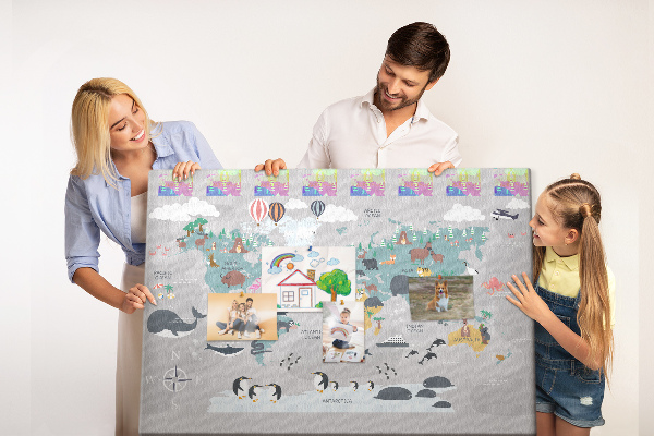 Korková tabuľa Mapa sveta s ilustráciami zvierat.