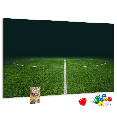 Korková tabuľa Futbalové ihrisko s čiarami a trávou.